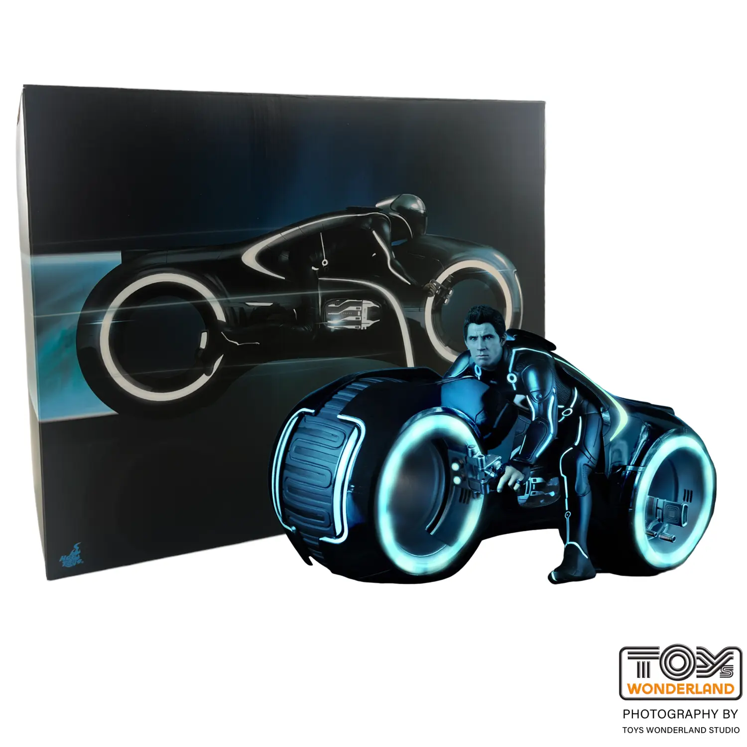 

Фигурка Hot Toys TRON, Legacy – Sam Flynn with Light Cycle MMS142, 42 см