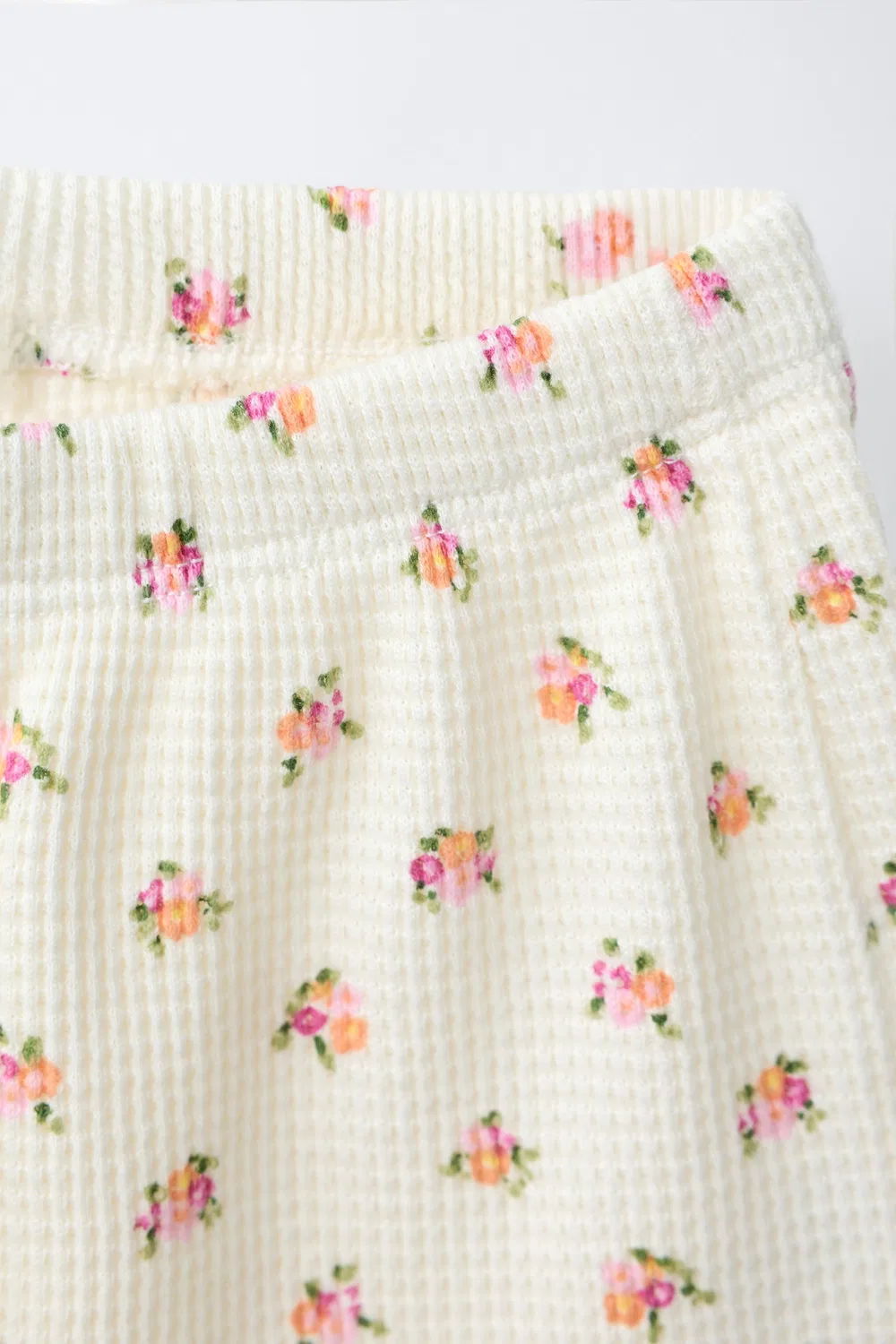 Бермудские шорты с цветочным вафельным узором ZARA, Ecru — фото 3