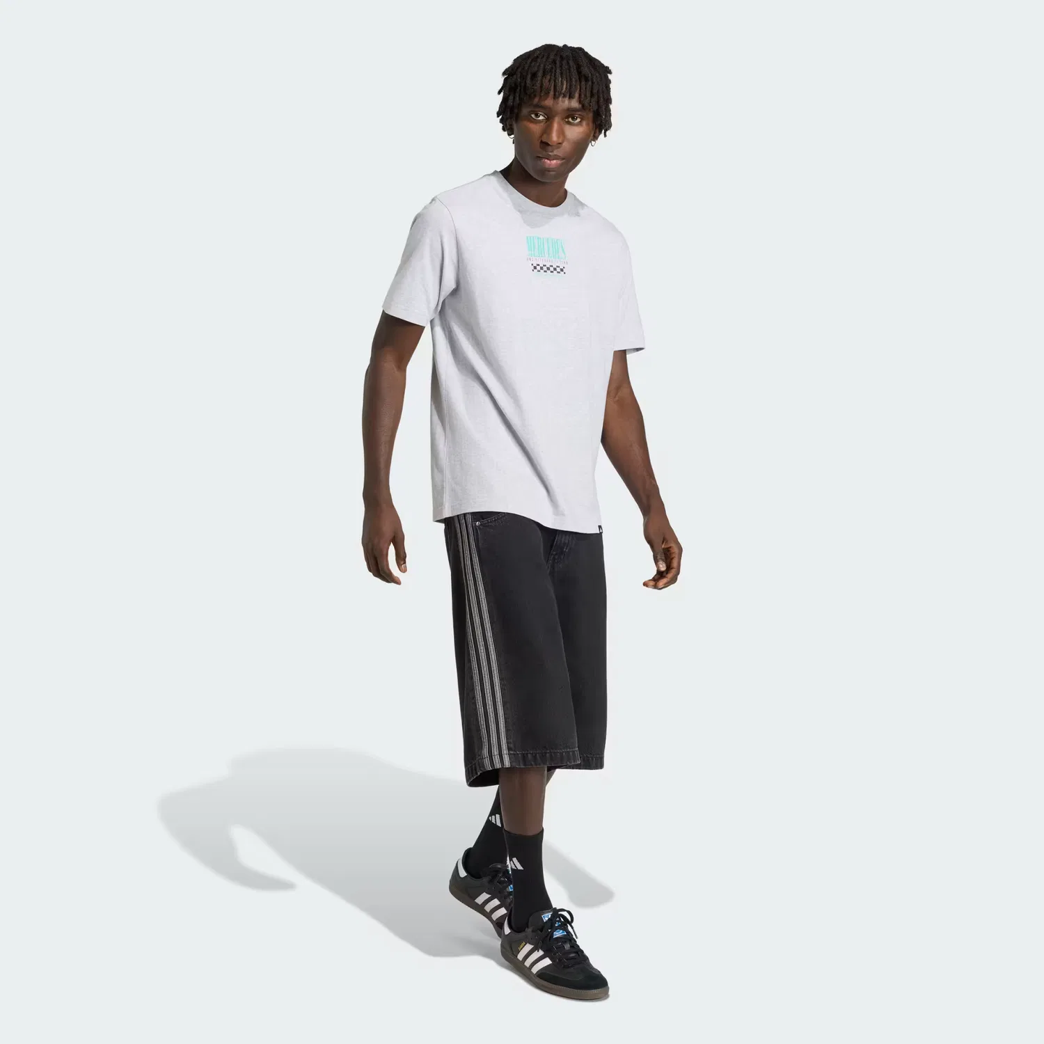 Мужская футболка с принтом Mercedes - AMG Petronas Formula 1 Team Graphic Tee 02 Adidas Performance, светло-серый меланж — фото 4