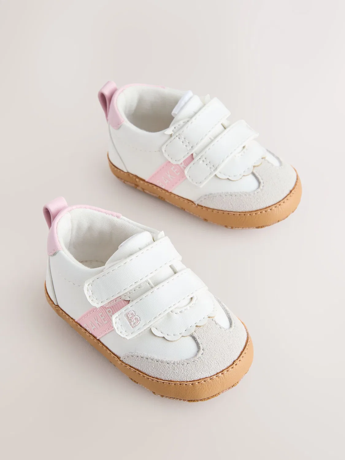 Кроссовки Baker by Ted Baker Baby Gum Sole Trainers Padders, белые/розовые — фото 2
