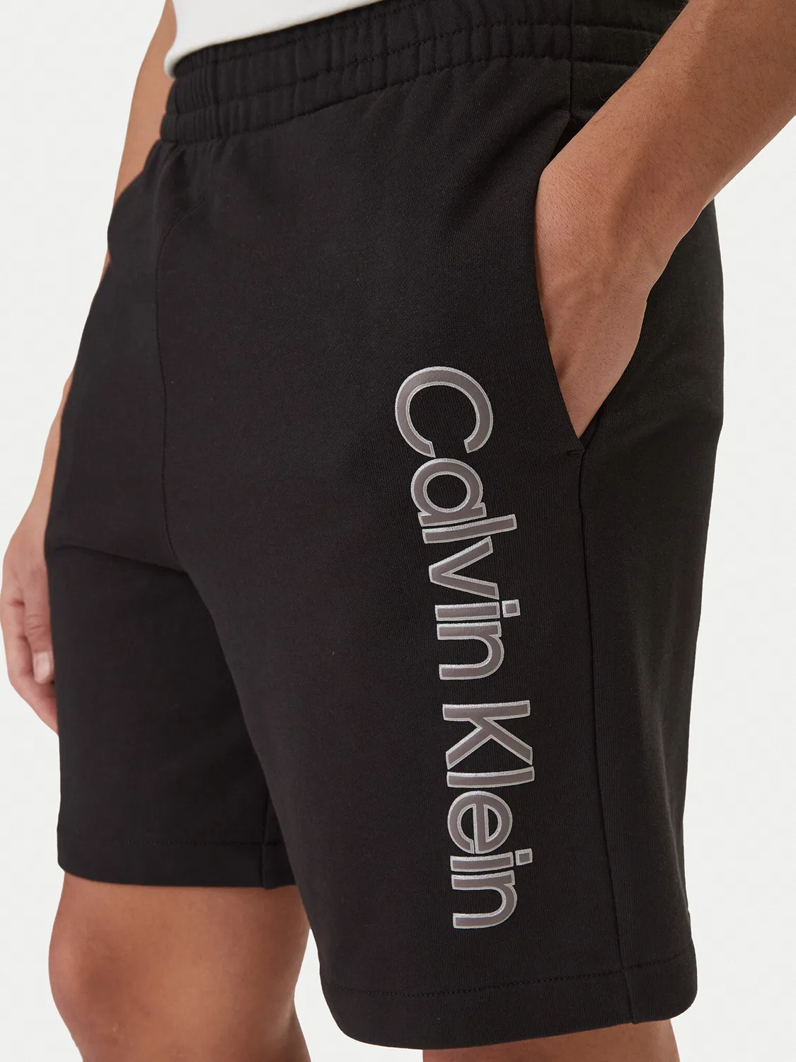 Мужские спортивные шорты стандартного кроя Calvin Klein, черный — фото 4