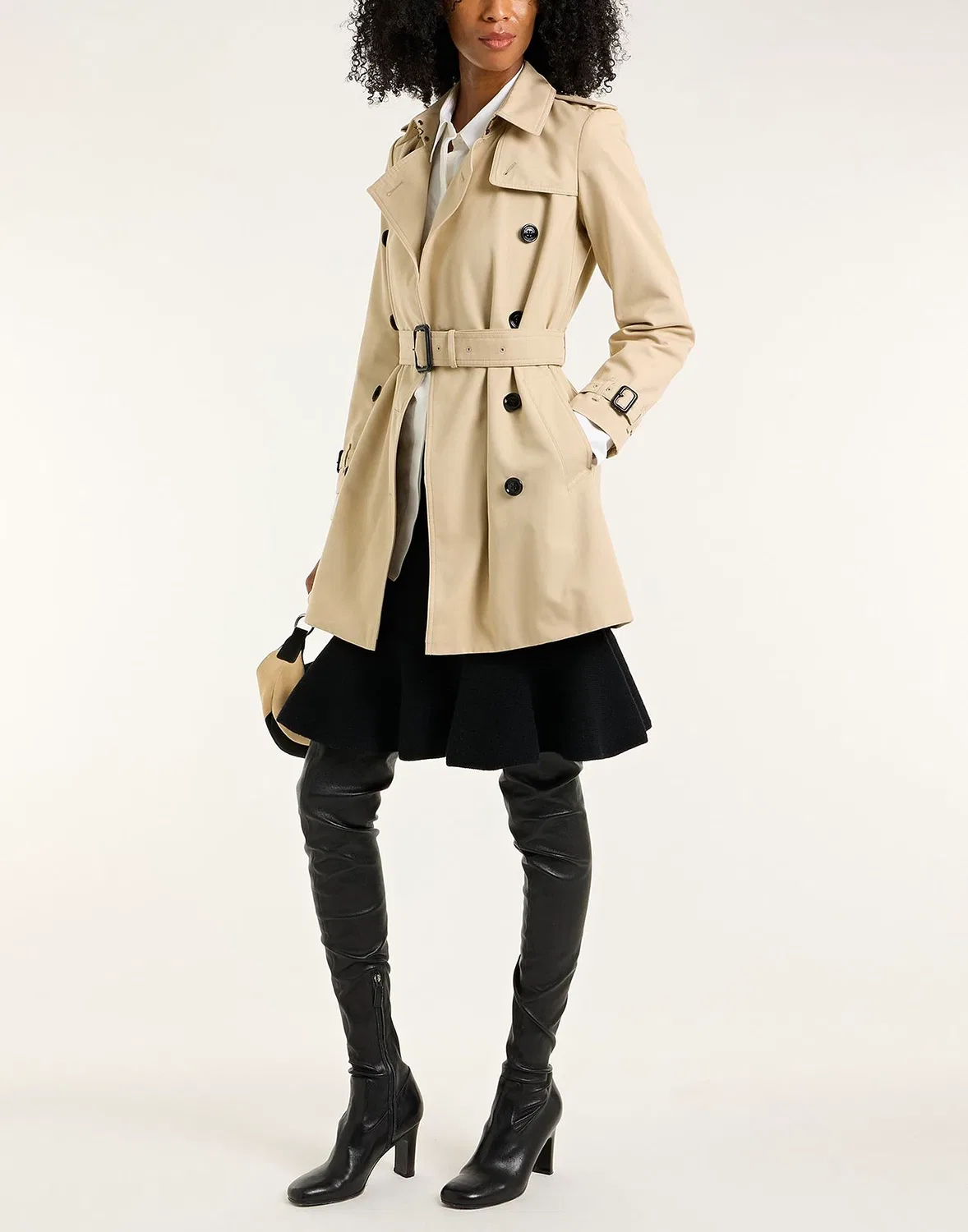 Женское тренчкот с поясом Burberry, бежевый — фото 4