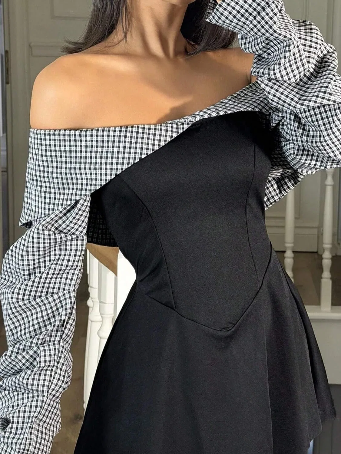 Женское элегантное платье A-силуэта с открытыми плечами Black — фото 3