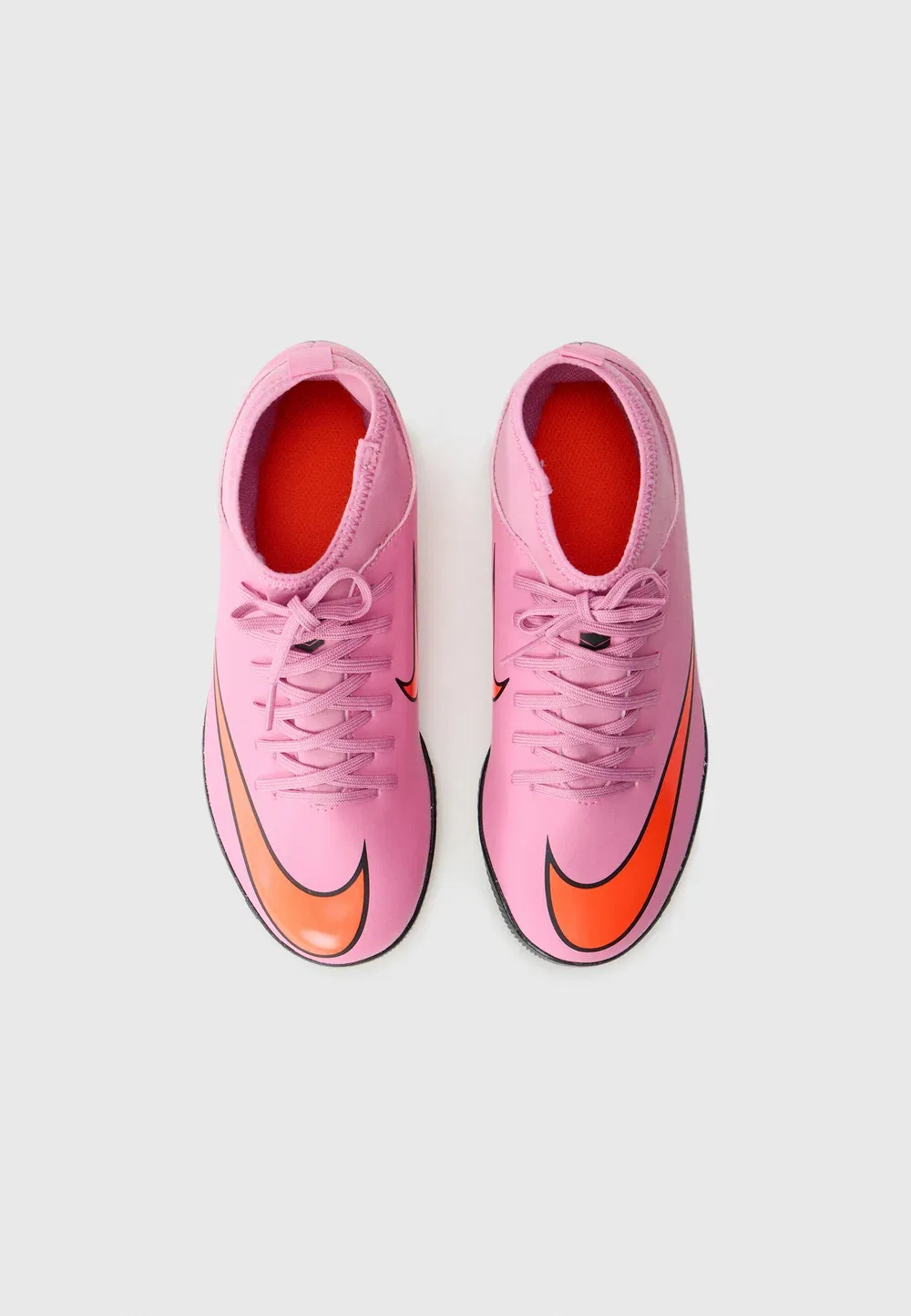 Детские футбольные бутсы Mercurial Superfly 10 Club IC - для игры в помещении Nike Performance, Magic Flamingo/Black/Total Crimson — фото 4