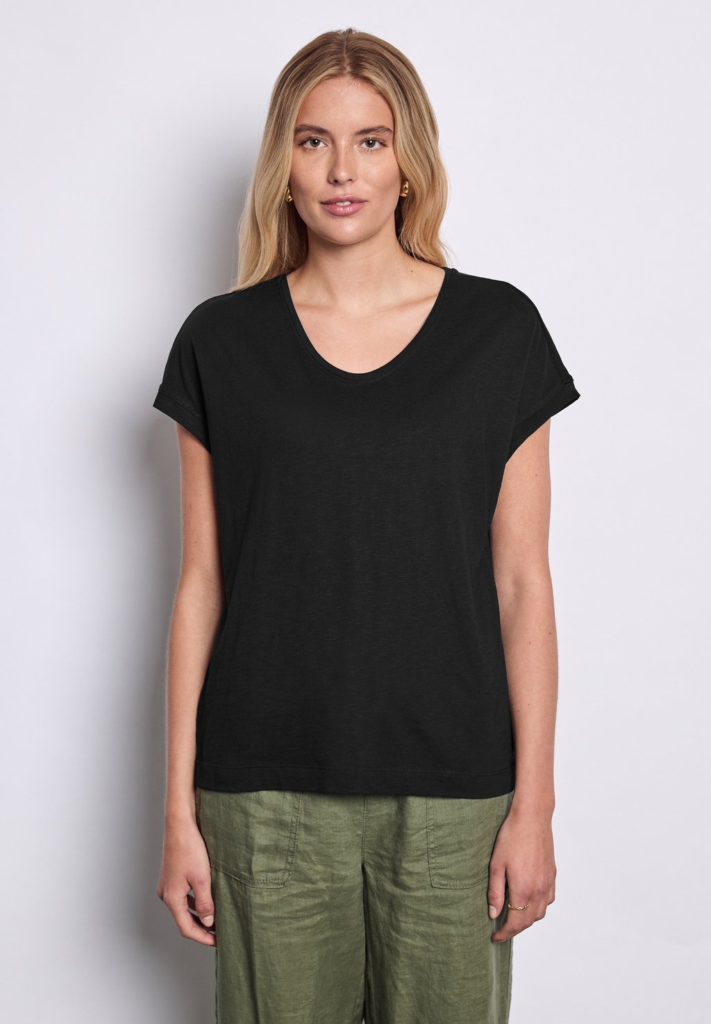 

Базовая футболка V-NECK Street One Studio, черный
