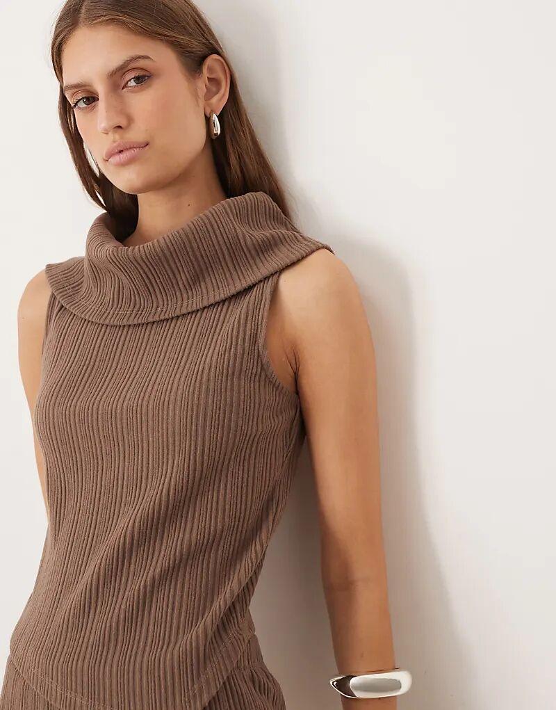 

Супермягкий топ ASOS DESIGN с начесом и смешанным узором в рубчик с воротником-хомутиком шоколадного цвета - DGREEN