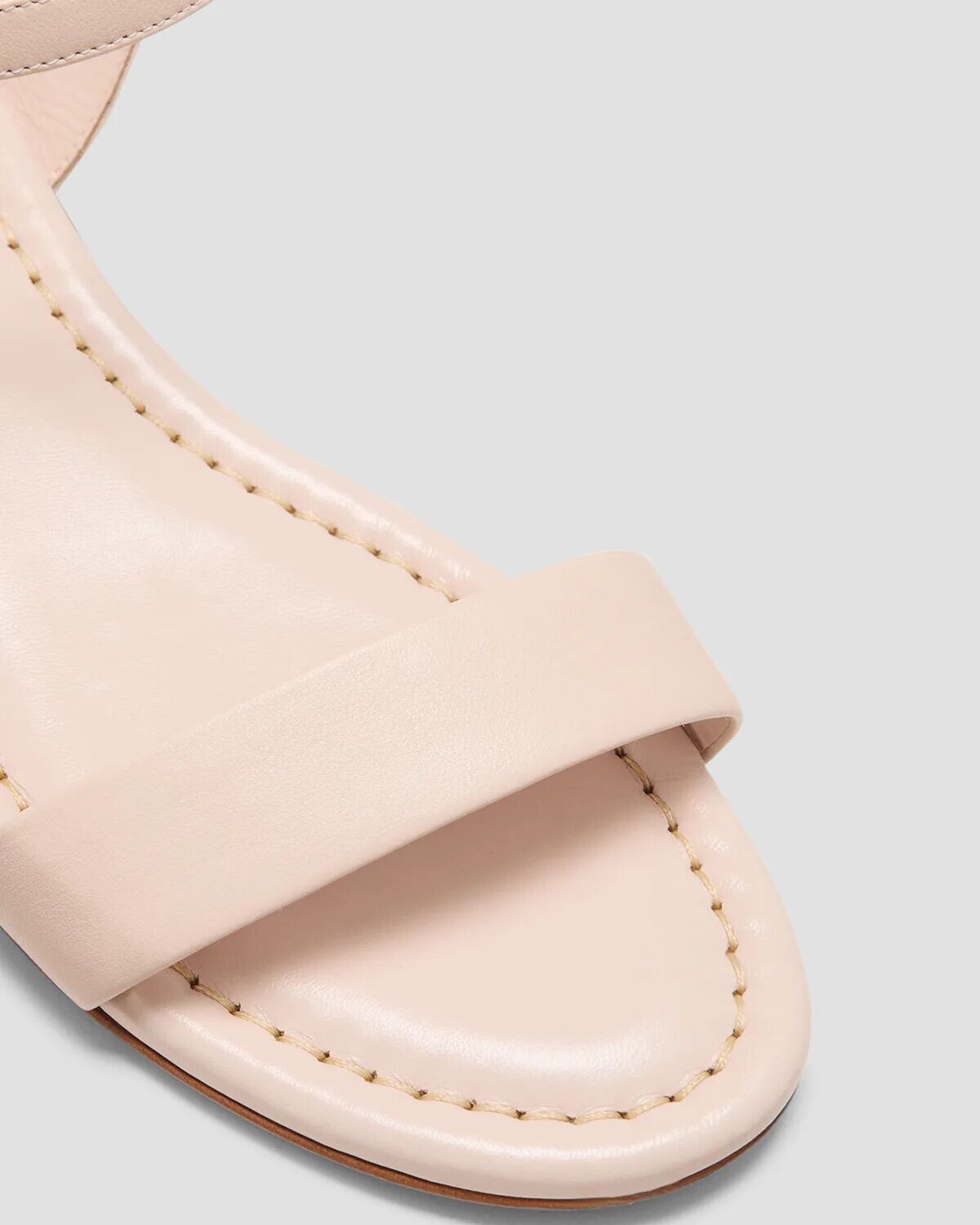 Красные сандалии Sweet Jane с ремешком на щиколотке Christian Louboutin, цвет Leche — фото 4