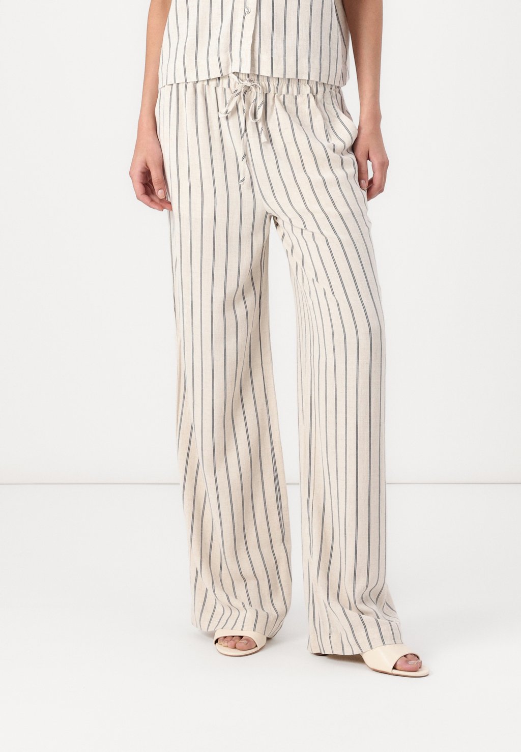

Брюки SLFVIVA GULIA STRIPED SUN PANT Selected Femme, серо-коричневый