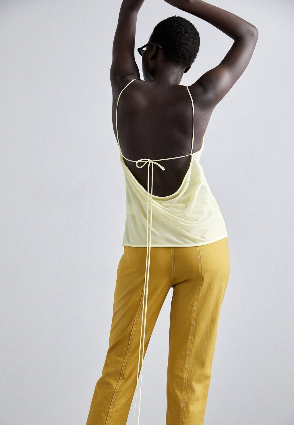 

Топ Golden Orb 032c, цвет plastic yellow