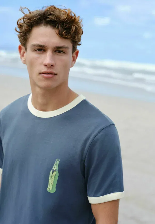 Футболка с принтом Regular fit sprite back print graphic ringer t-shirt Next, синий — фото 4