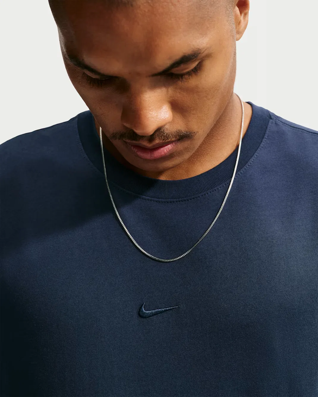 Стандартная мужская футболка Nike Sportswear, Obsidian — фото 3