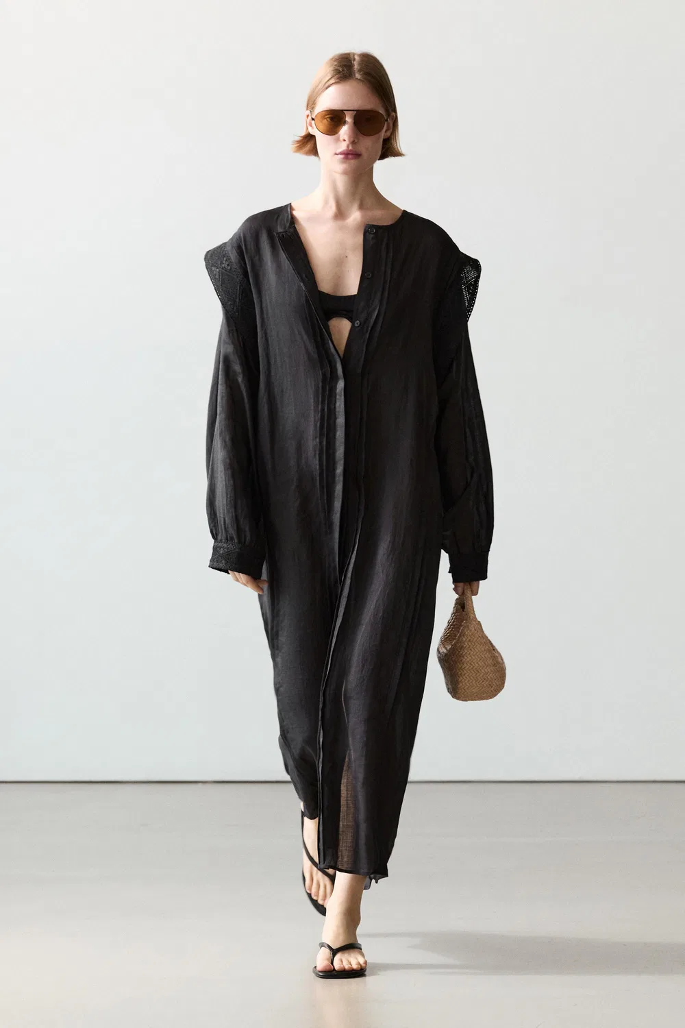 Платье Massimo Dutti, миди, с кружевными рукавами, черное — фото 4