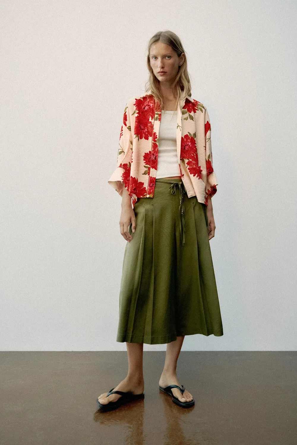 Длинная юбка с поясом и бисером ZARA, Khaki