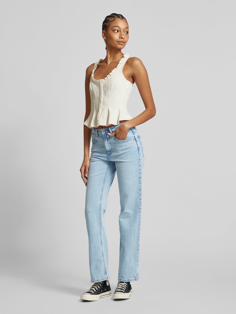 

Джинсы Bootcut с 5-карманным дизайном Gina Tricot