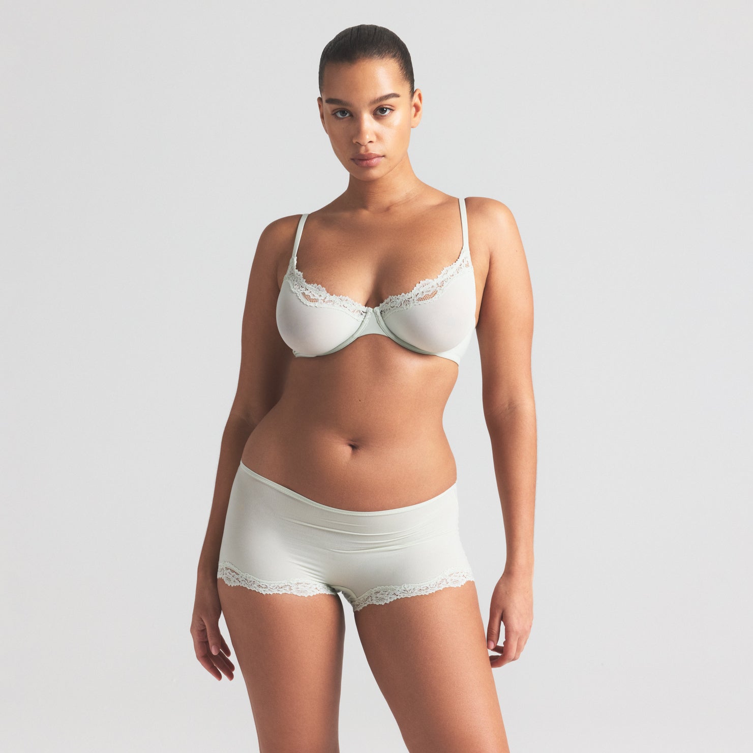 

Трусы-шорты SKIMS FITS EVERYBODY LACE, цвет spearmint