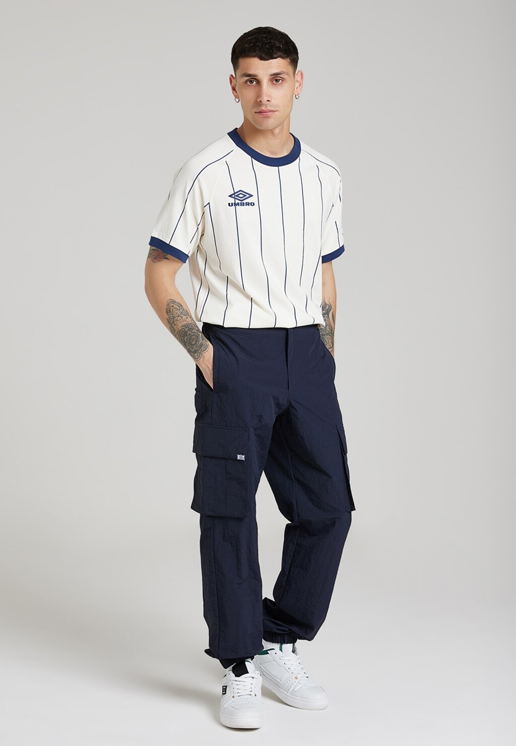 

Футболка с принтом Umbro, белая снежно-синяя ночь