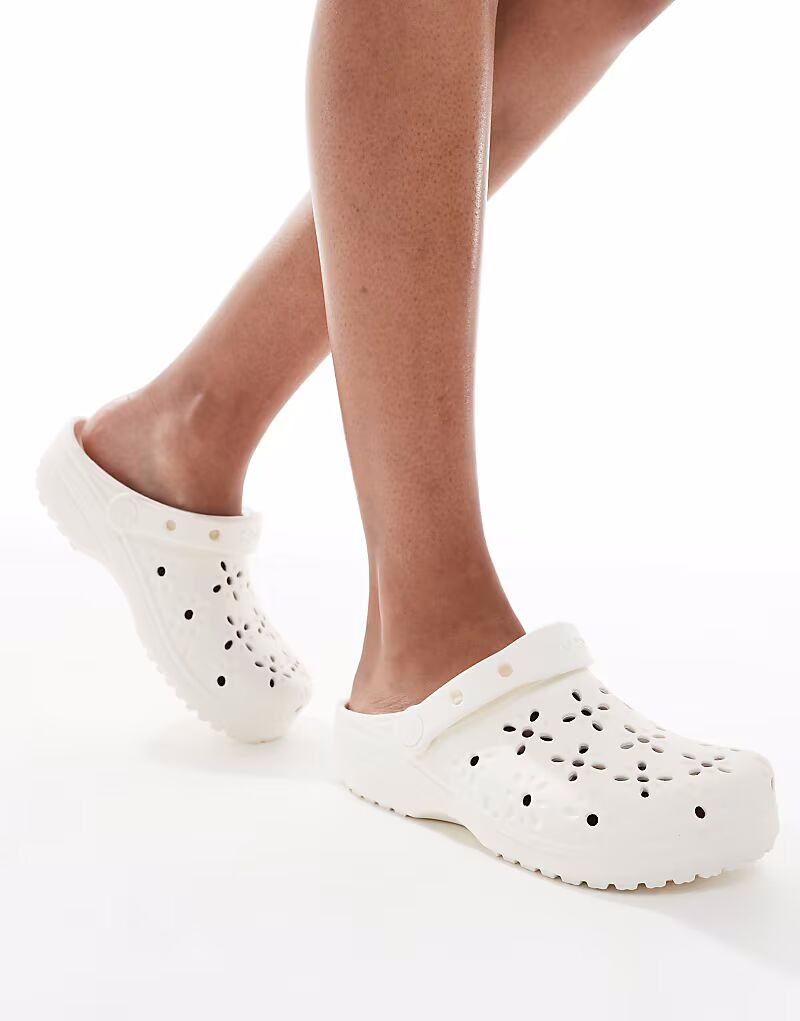 Классические сабо Crocs с цветочным узором, меловые