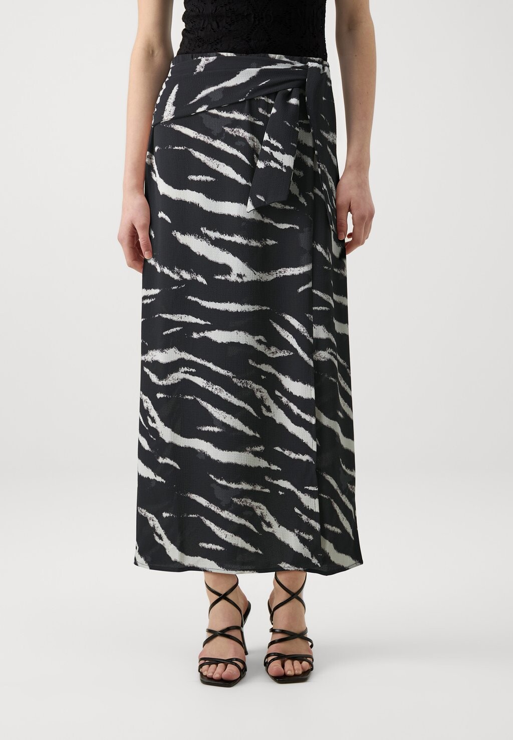 

Юбка макси Onlnova Life Lux Starley Long Skirt ONLY, черная