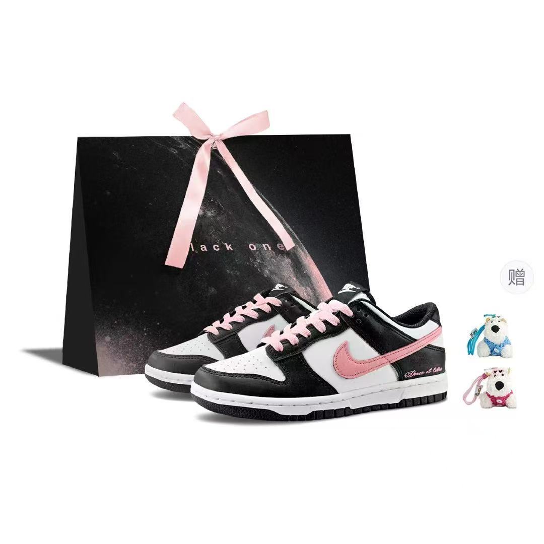 

Nike Данк лёгкие низкие скейтерские кроссовки унисекс чёрно-розовые - чёрно-розовые, комплект: плюшевая игрушка, цвет Black Pink, Comes with: Plush Toy