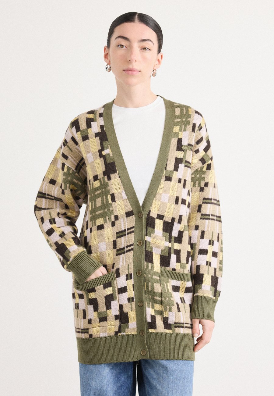 

Кардиган Lacoste Cardigan, Olive/Viennese/Nidus/Port/Sesame/Light Yellow