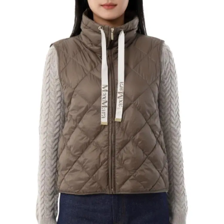 

MaxMara Пуховик-жилет женский Camel водолазка Moderate Others