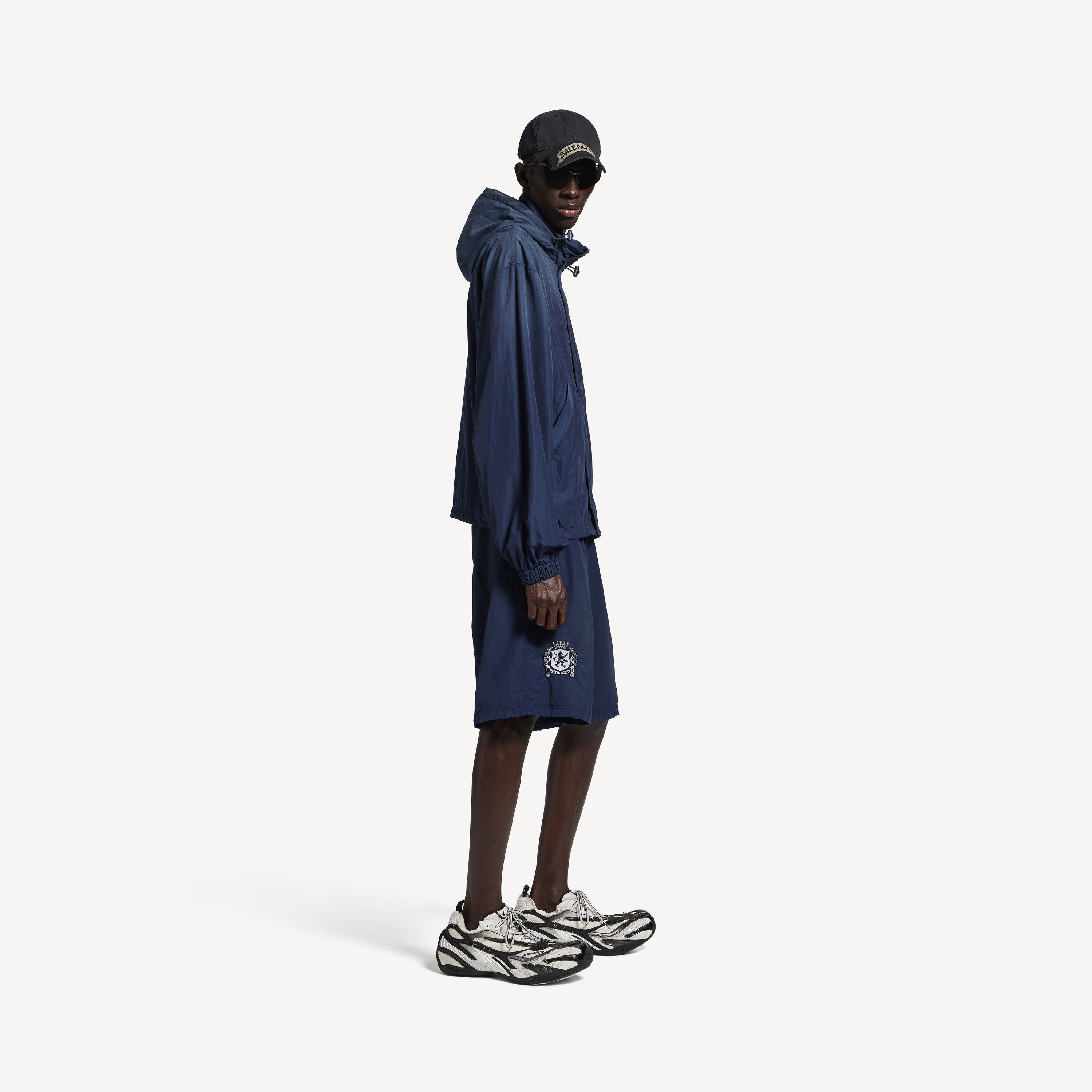 BALENCIAGA Мужская куртка-дождевик с капюшоном цвета морской синий — фото 3