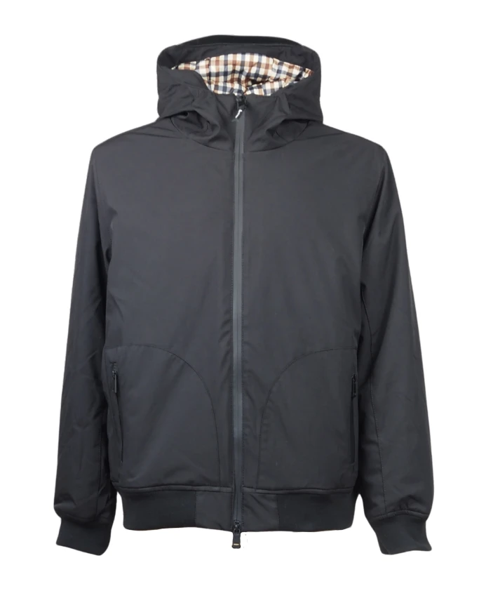 

Черная зимняя куртка с капюшоном и карманами на молнии. Aquascutum, черный