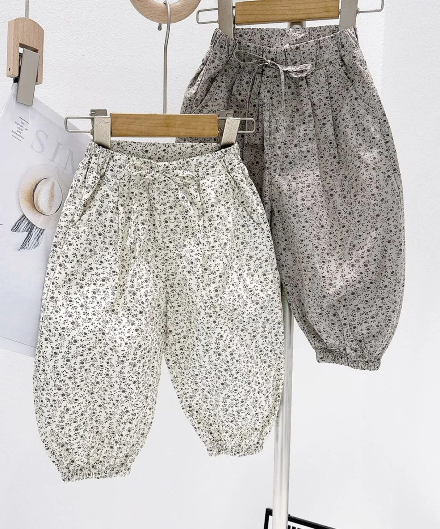 Маленькие штаны-шарики с цветочным принтом Aimoha Kids, off white — фото 3