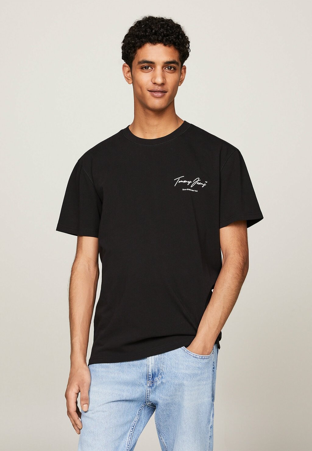 

Футболка с принтом Flag Back Logo Tommy Hilfiger, черная