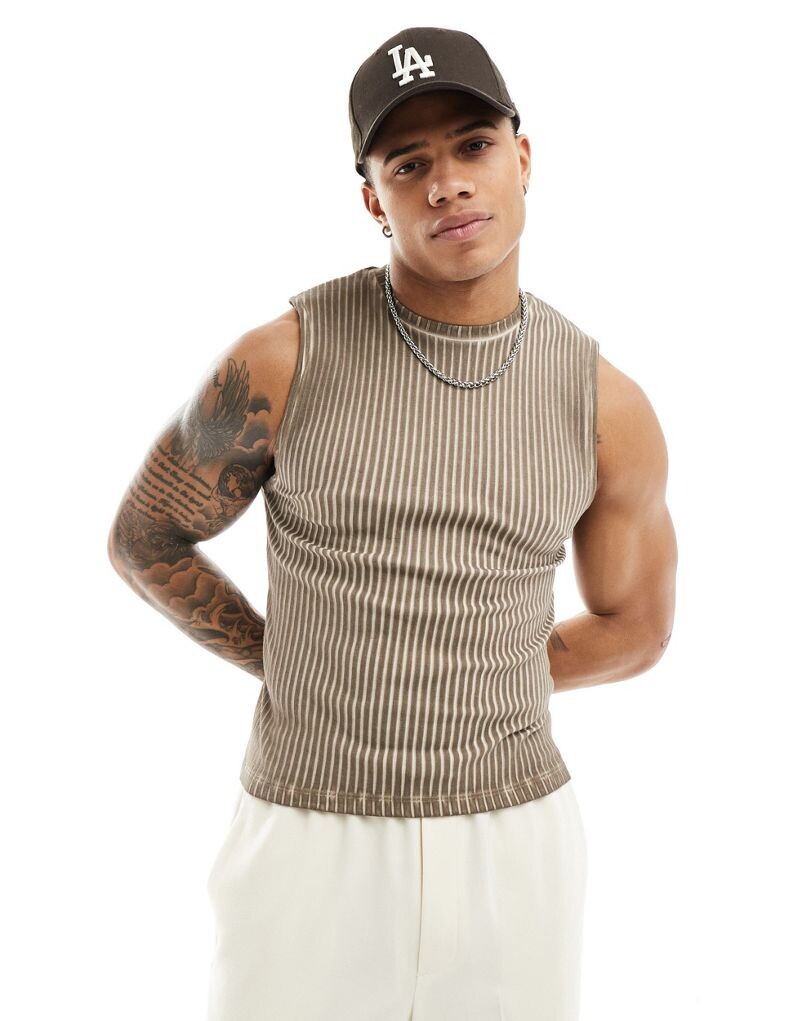 

Коричневая масляная майка в рубчик ASOS DESIGN