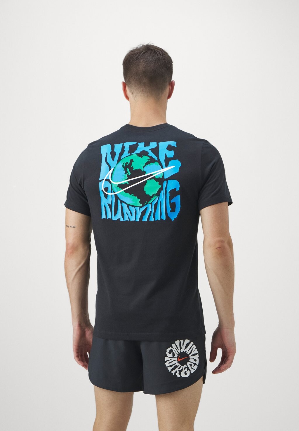 

Спортивная футболка TEE MARATHON ENERGY Nike, черный