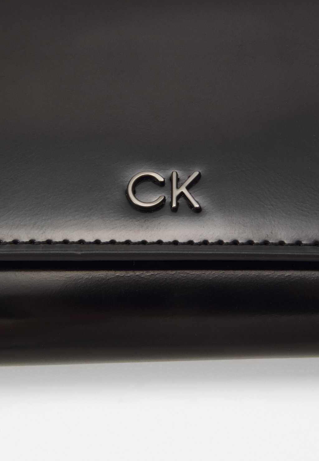 

Кошелек TRIFOLD SHINY Calvin Klein, черный