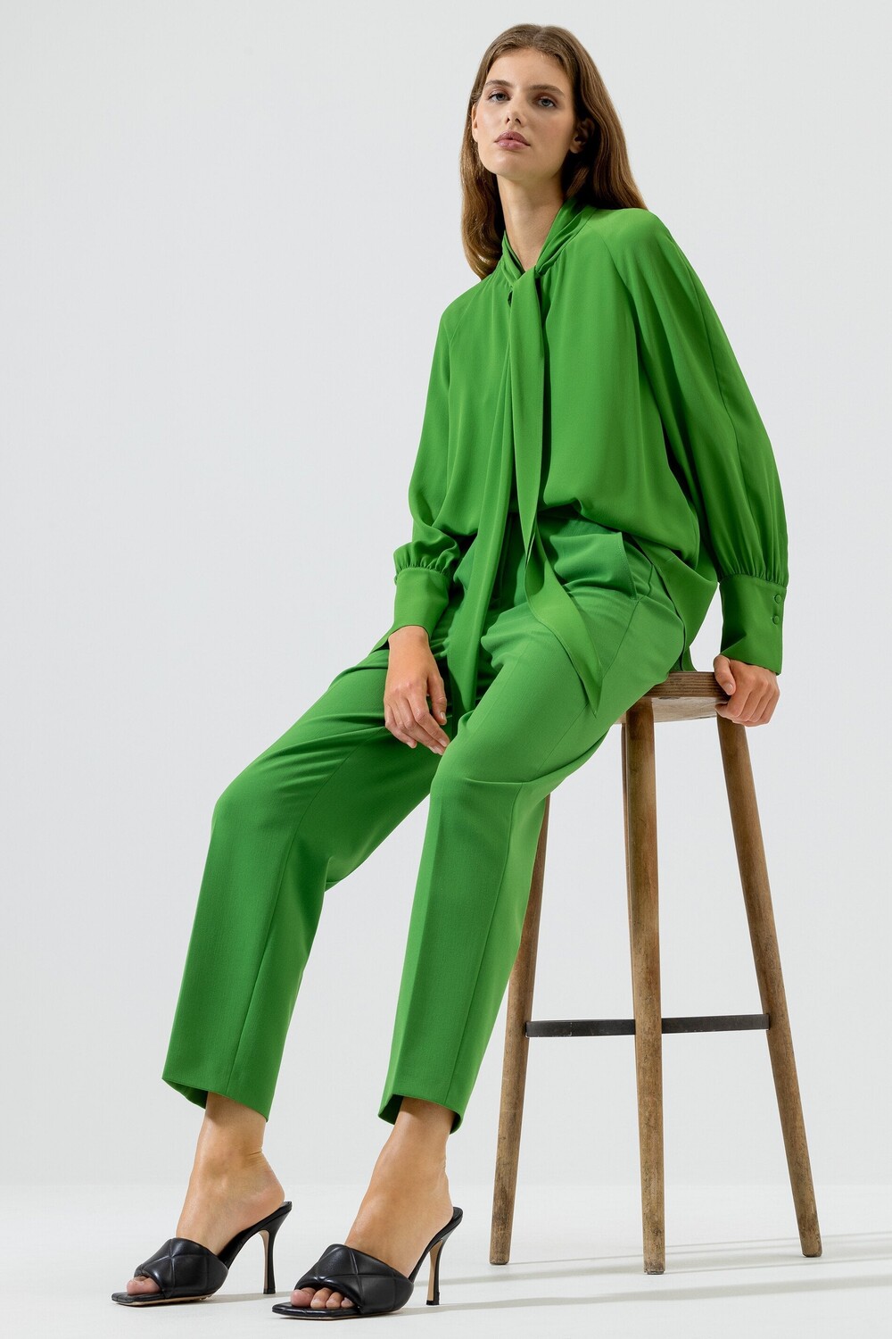 

Зауженные брюки с поясом LUISA CERANO, цвет bold green