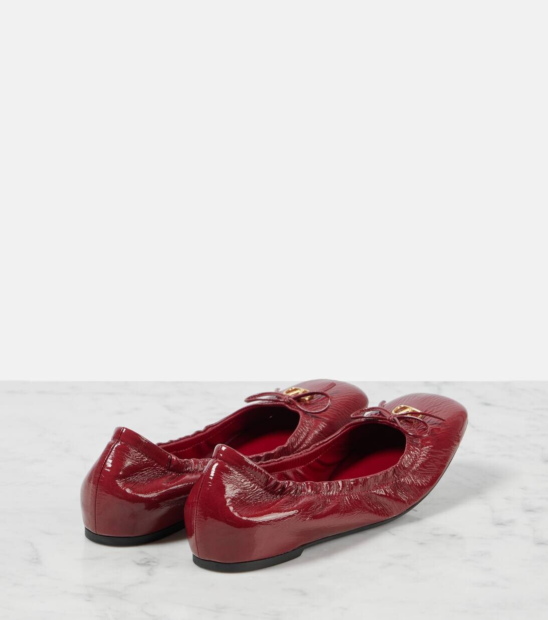 Балетки из лакированной кожи VLogo Signature Valentino Garavani, цвет deep scarlet — фото 3