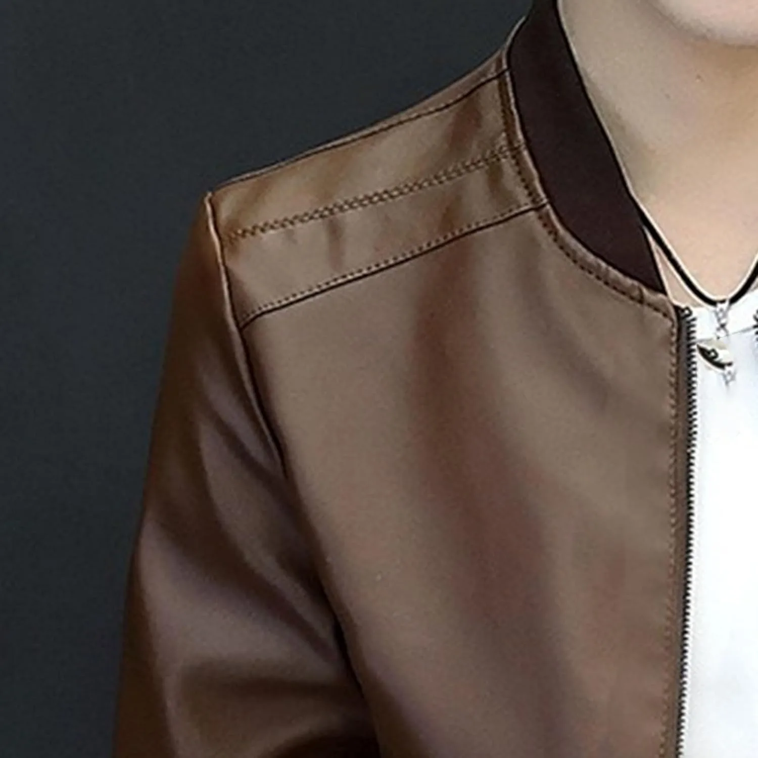 Кожаная бомбер Varsity Stand Casual из искусственной кожи приталенного кроя для осени и зимы Generic, кофейный — фото 4