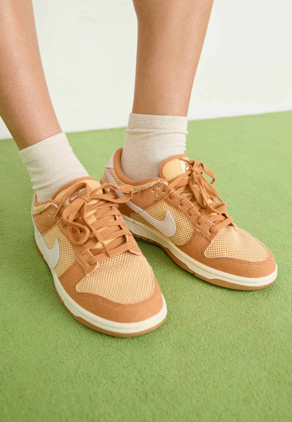 Кроссовки DUNK LOW SUMMER Nike Sportswear, охра — фото 2