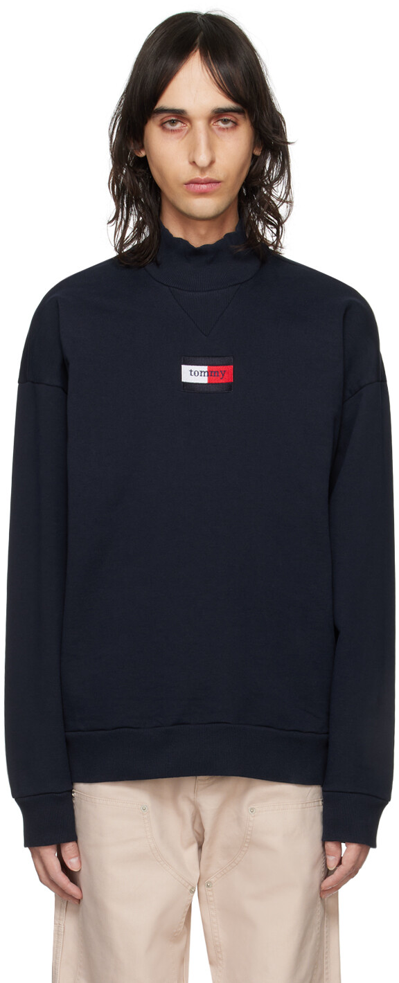 

Темно-синяя водолазка с вышивкой Tommy Jeans