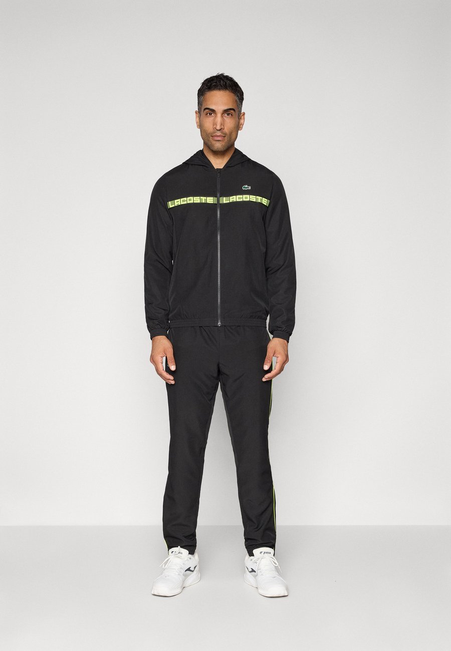 

Спортивный костюм Lacoste Sport TENNIS TRACKSUIT HOODED SET, Black