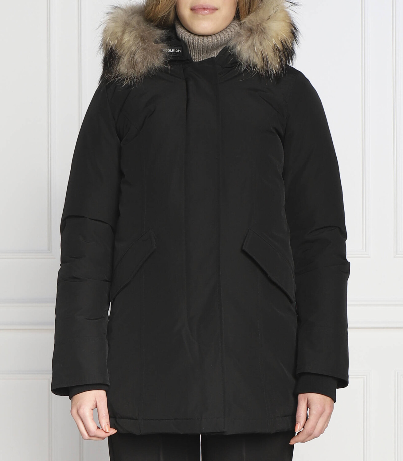

Парка Woolrich ARCTIC RACCOON Regular Fit, черный