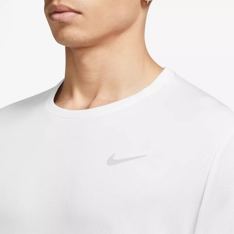 Мужская беговая рубашка с короткими рукавами Nike Dri-FIT UV Miler, белый — фото 3