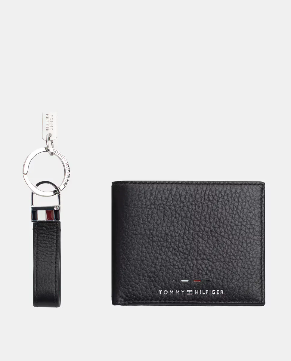 

Комплект из черного мужского кошелька и брелка от Tommy Hilfiger