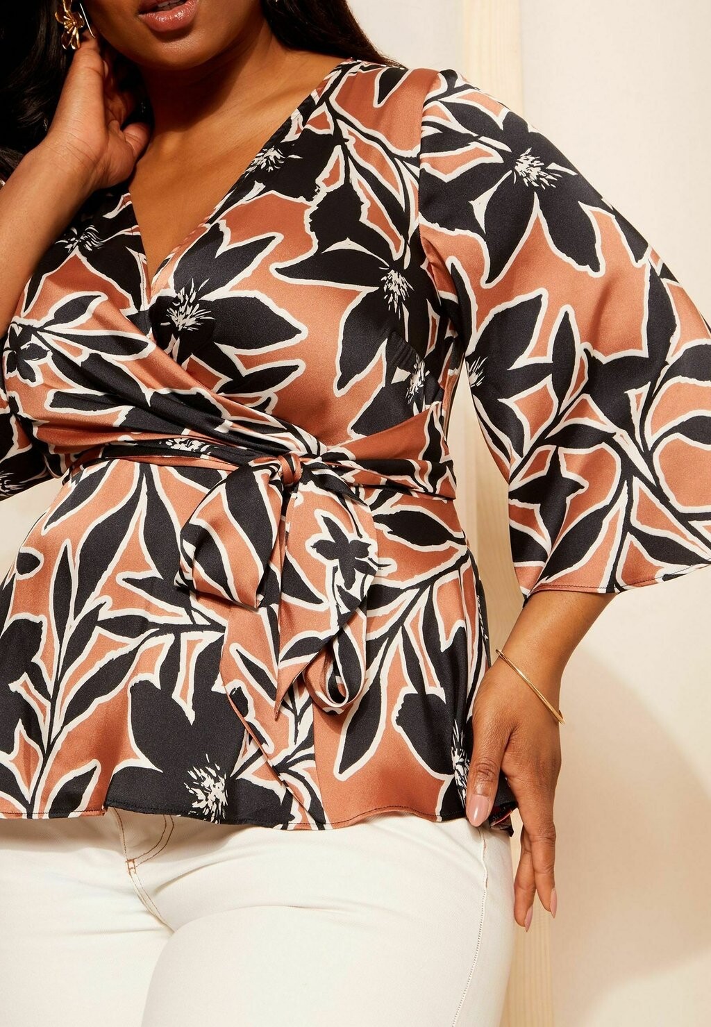

Блуза WRAP REGULAR FIT Curves Like These, черный