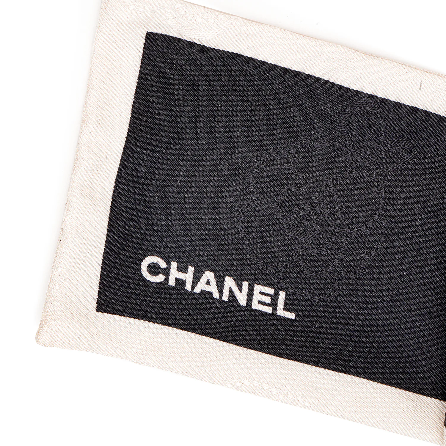 Аксессуар для волос с бантом CHANEL, черный белый — фото 4