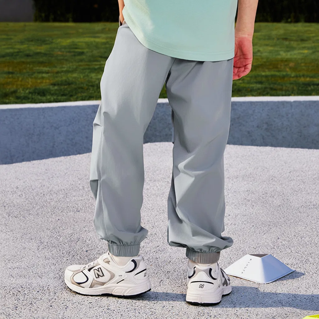 Детские спортивные штаны New Balance Thin Sweatpants светло-серые — фото 3