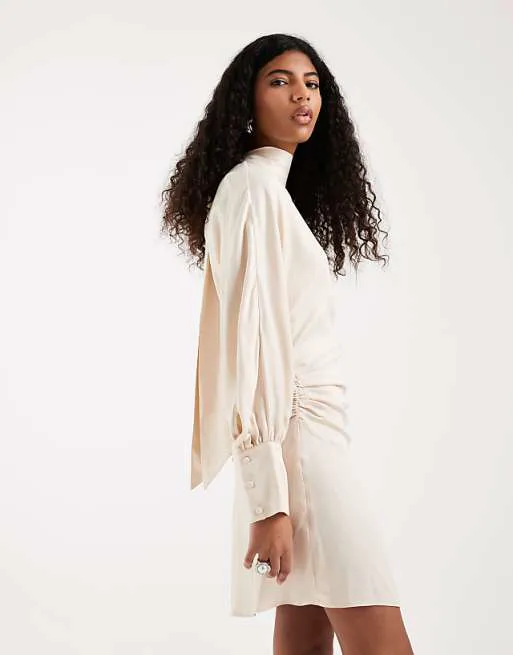 

Кремовое атласное платье мини с крыльями летучей мыши ASOS DESIGN