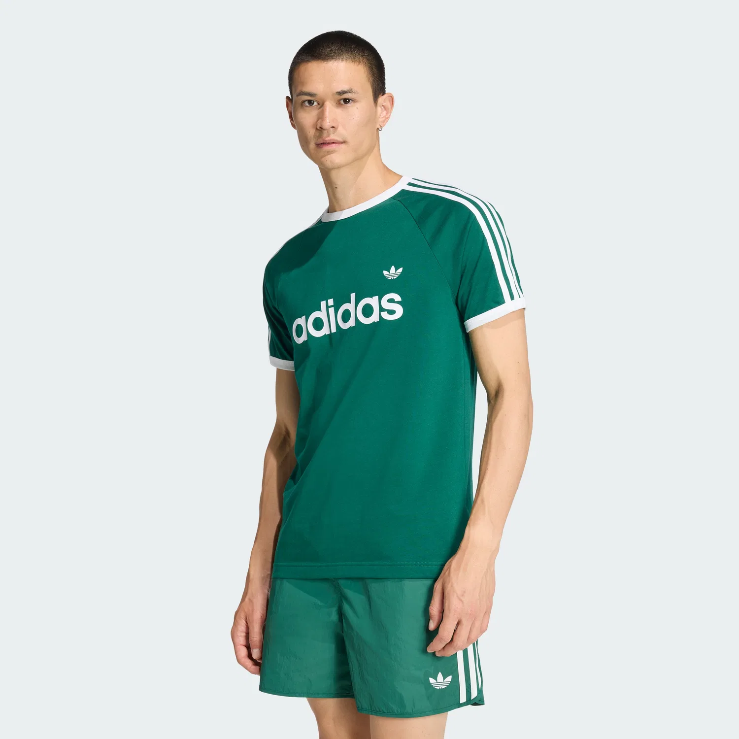 Мужская футболка с тремя полосками и контрастной окантовкой от Adidas