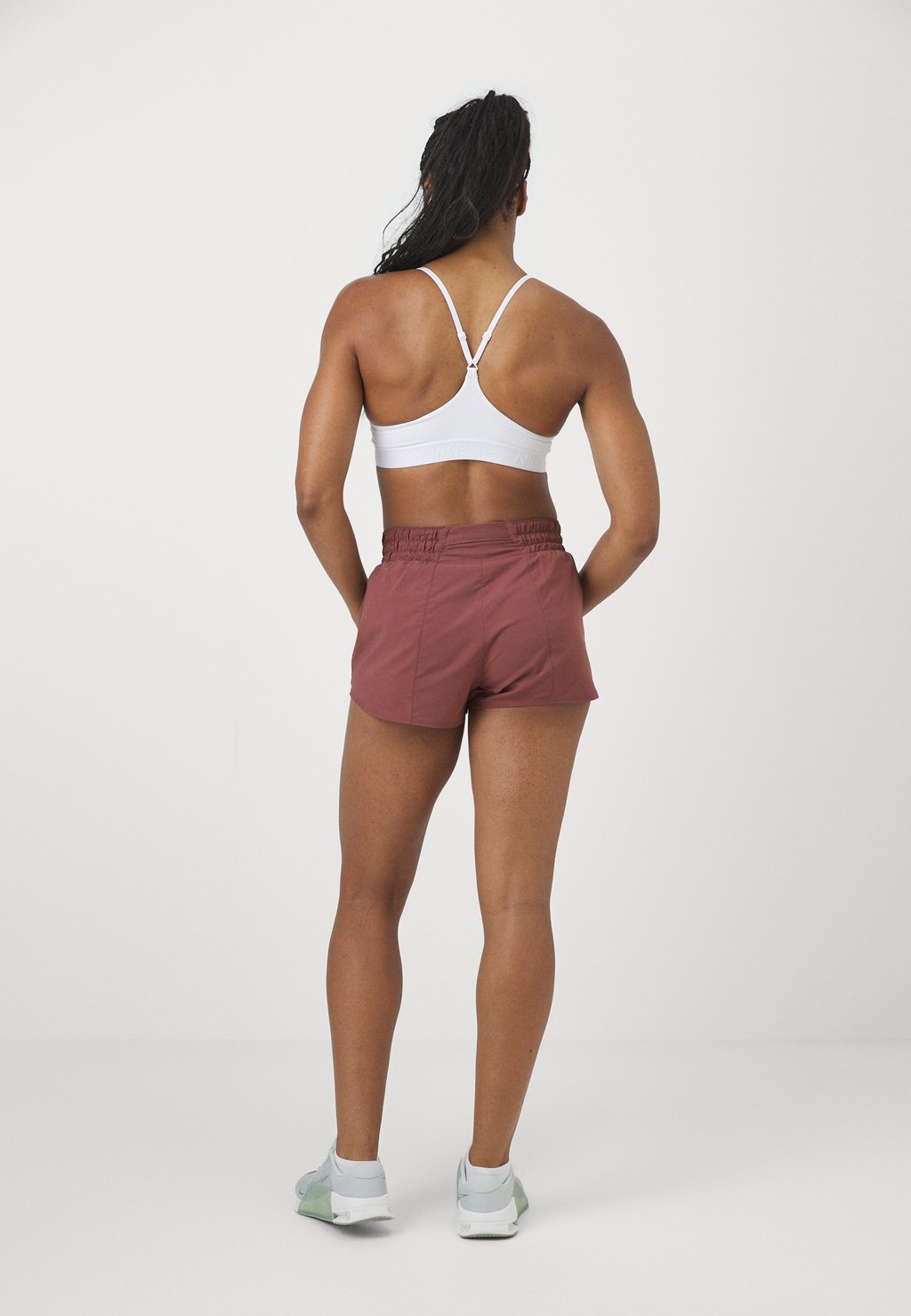 

Спортивные шорты ONE SHORT Nike Performance, коралловый