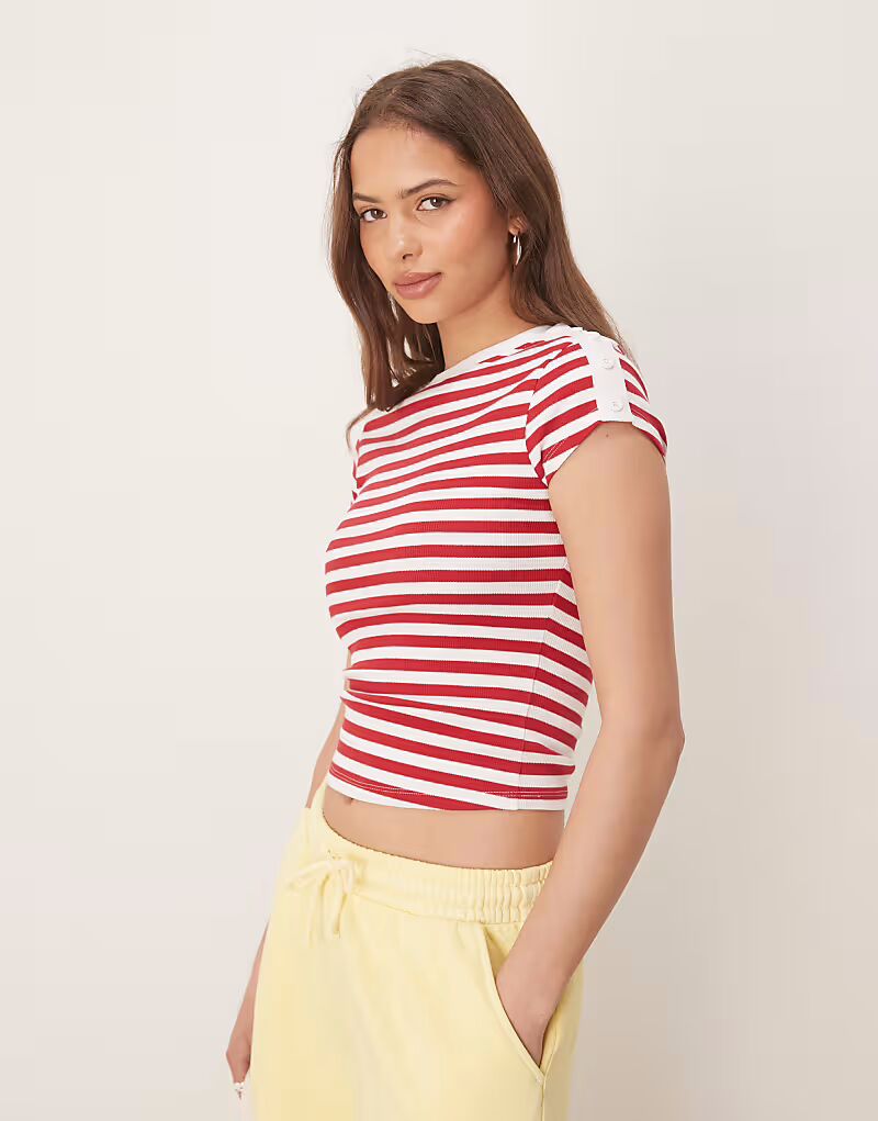 

Детская футболка ASOS DESIGN в рубчик с пуговицами в красную и кремовую полоску