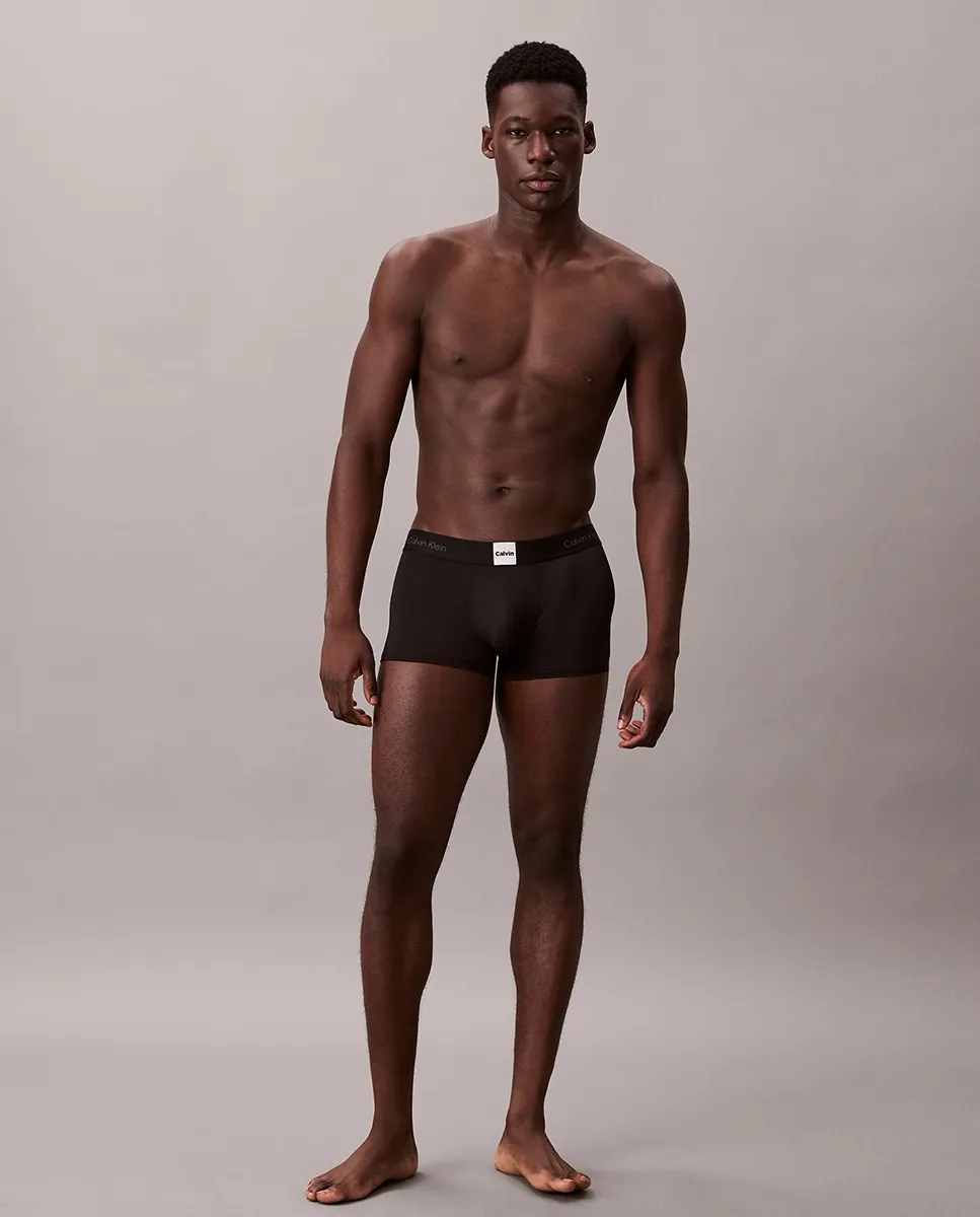 

Индивидуальные короткие боксеры Calvin Klein, черный