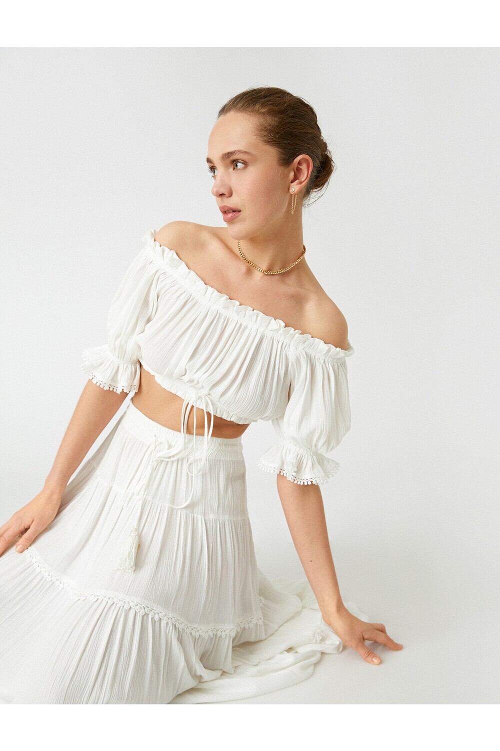 

Укороченная блузка со сборками на плечах Koton, экрю